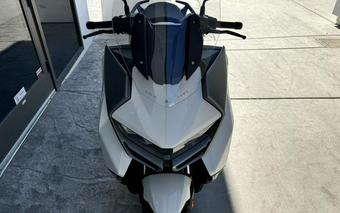 2024 BMW C 400 GT Alpine White