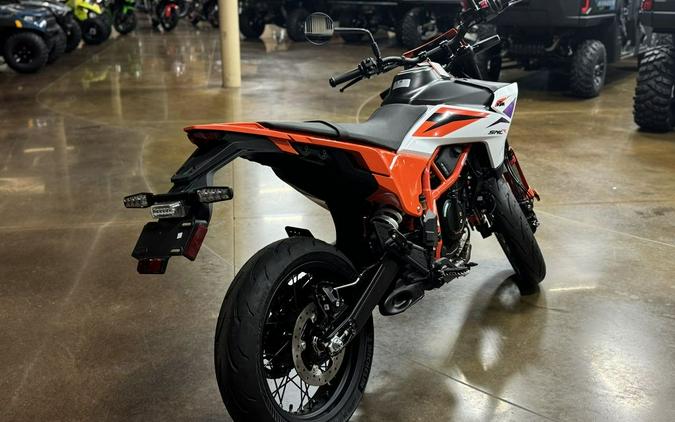 2026 KTM 390 SMC R