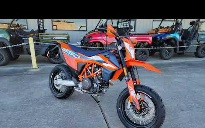 2024 KTM 690 SMC R