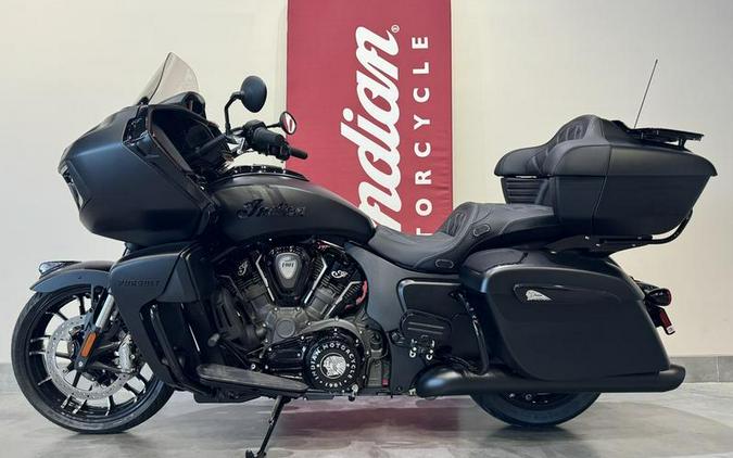 2024 Indian Motorcycle® Pursuit® Dark Horse® with PowerBand Audio Package Black Smoke