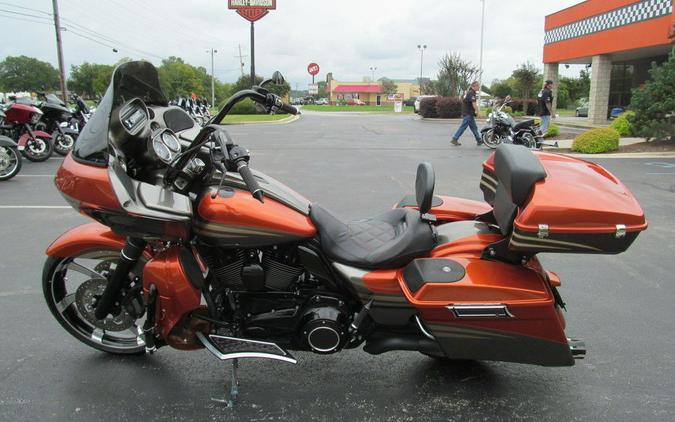 2013 Harley-Davidson® FLTRXSE2 - CVO™ Road Glide® Custom®