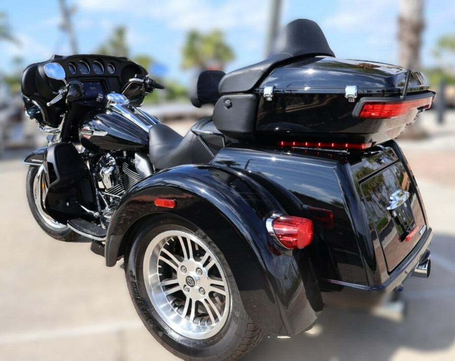 2023 Harley-Davidson Tri Glide Ultra FLHTCUTG