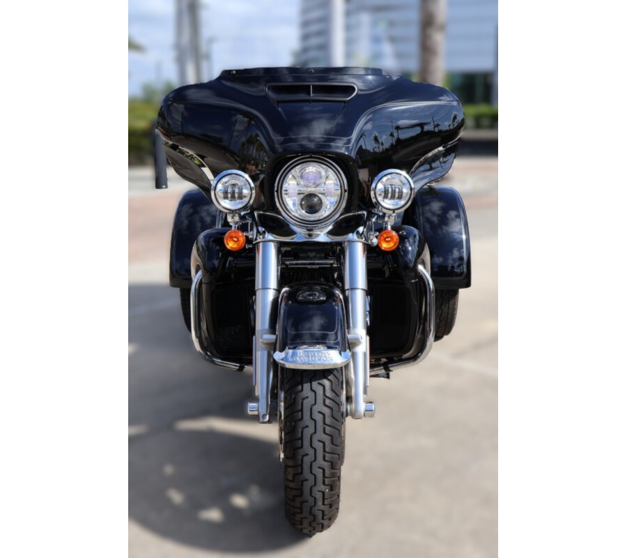 2023 Harley-Davidson Tri Glide Ultra FLHTCUTG