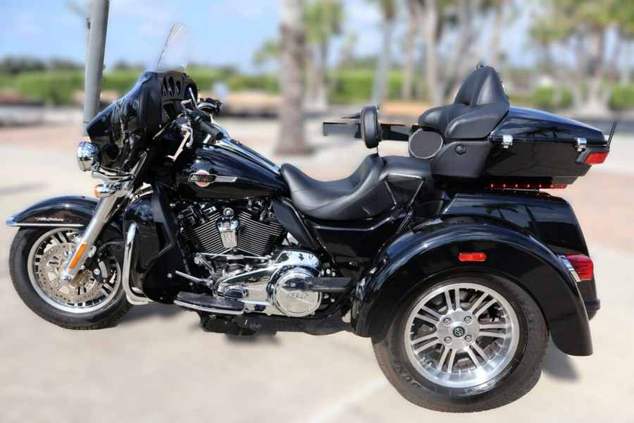 2023 Harley-Davidson Tri Glide Ultra FLHTCUTG