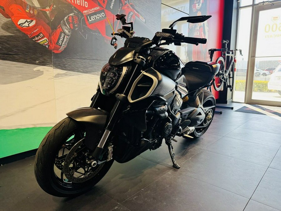2024 Ducati Diavel V4 Black