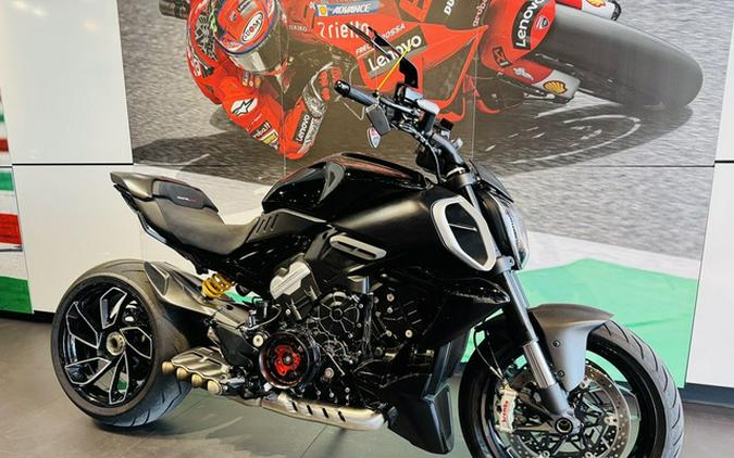 2024 Ducati Diavel V4 Black