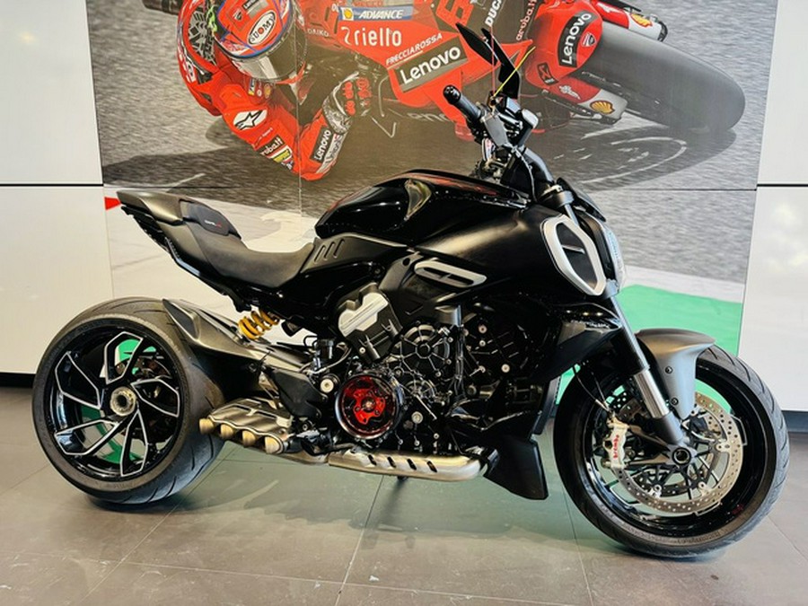 2024 Ducati Diavel V4 Black