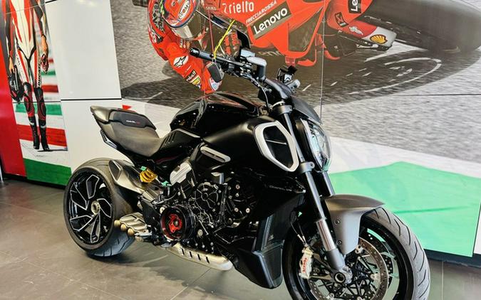 2024 Ducati Diavel V4 Black