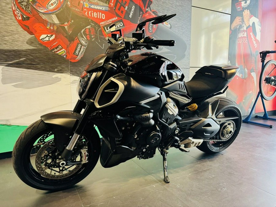 2024 Ducati Diavel V4 Black