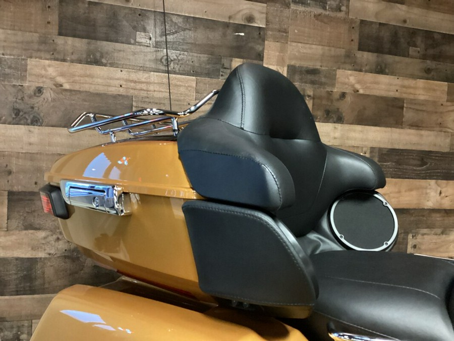 2023 Harley-Davidson Tri Glide Ultra Prospect Gold/Vivid Black FLHTCUTG