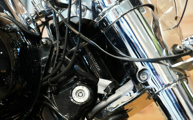 2016 Harley-Davidson FLD - Dyna Switchback