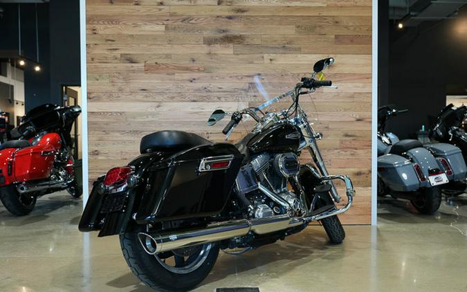 2016 Harley-Davidson FLD - Dyna Switchback