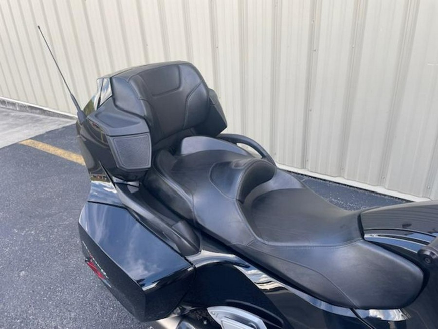 2016 Can-Am® Spyder® RT 6-Speed Manual (SM6)