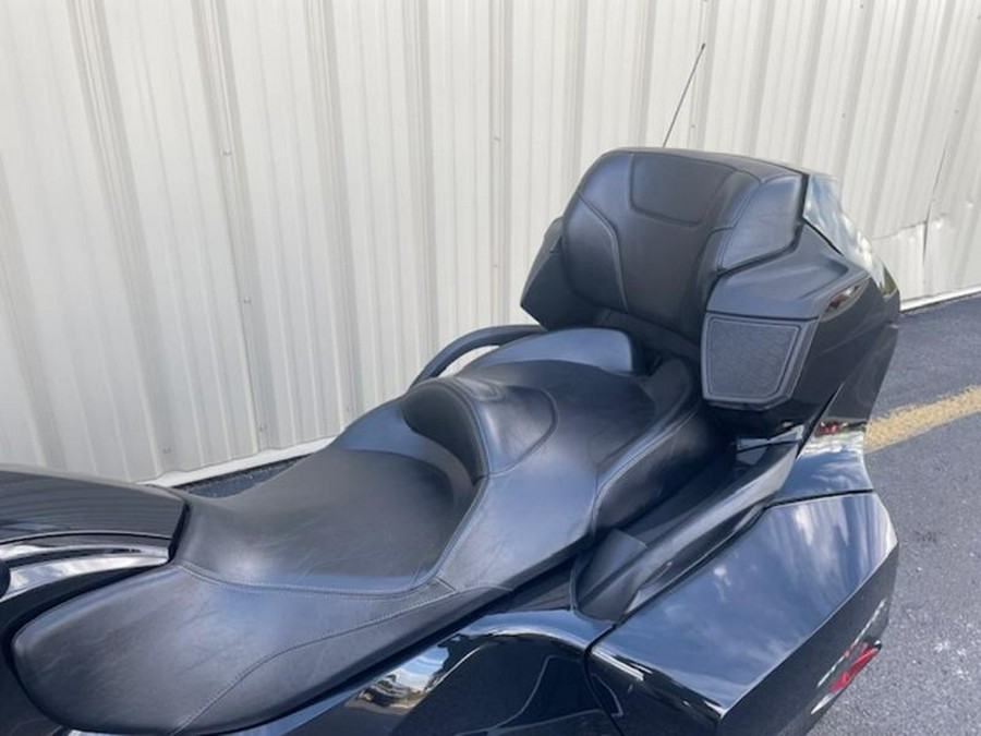 2016 Can-Am® Spyder® RT 6-Speed Manual (SM6)