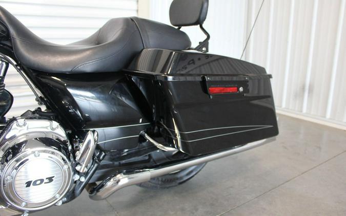 2011 Harley-Davidson® FLTRX - Road Glide® Custom