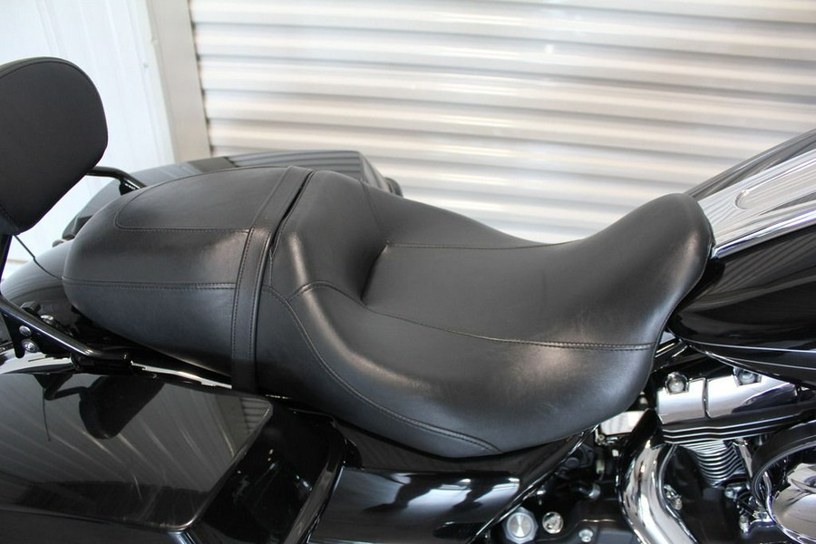 2011 Harley-Davidson® FLTRX - Road Glide® Custom