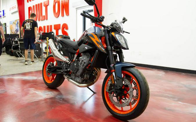 2022 KTM 890 Duke R