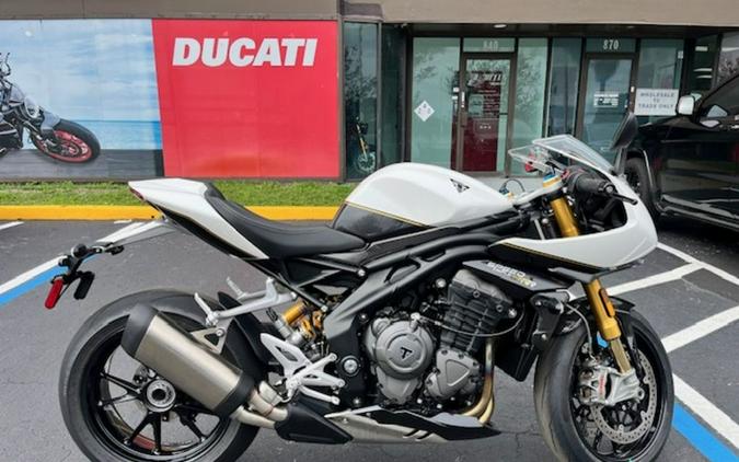 2022 Triumph Speed Triple 1200 RR Crystal White Storm Grey