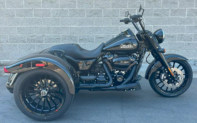 Harley-Davidson Freewheeler 2024 FLRT 84480686 VIVID BLACK W/ PINSTRIPE