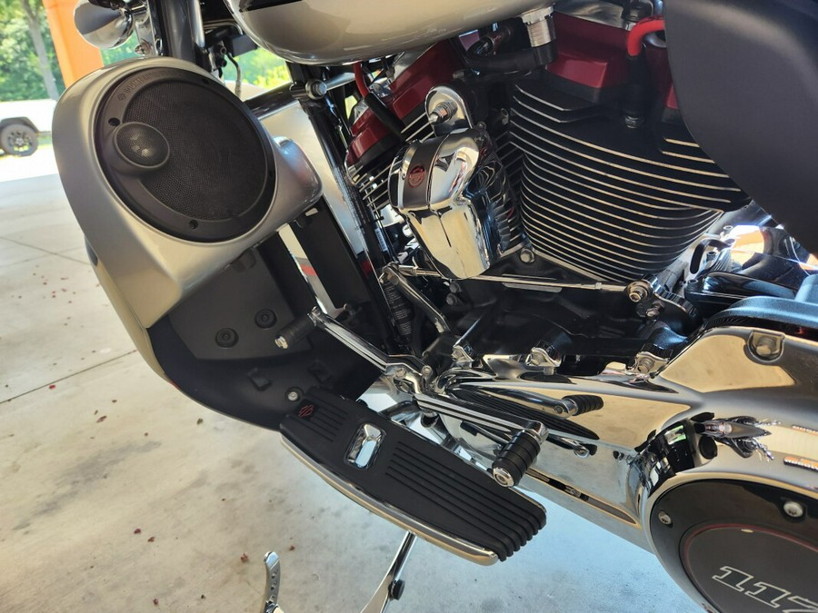 FLHXSE 2019 CVO™ Street Glide®