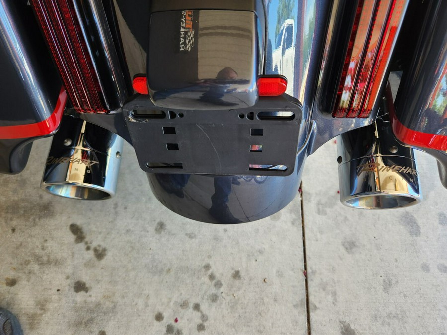 FLHXSE 2019 CVO™ Street Glide®