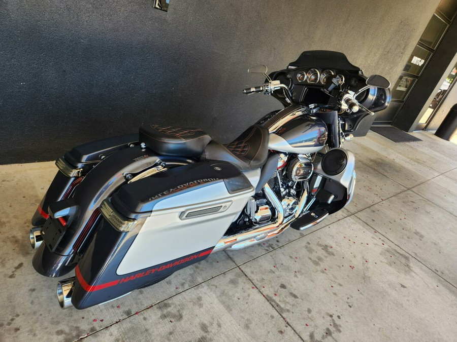 FLHXSE 2019 CVO™ Street Glide®