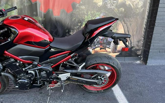2024 Kawasaki Z900 ABS Metallic Spark Black/Metallic Matte Dark Gray