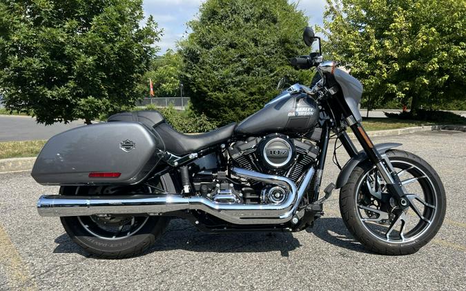 2021 Harley-Davidson Sport Glide Review: Two-Wheeled Convertible