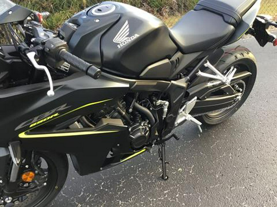 2026 Honda CBR650R E-Clutch