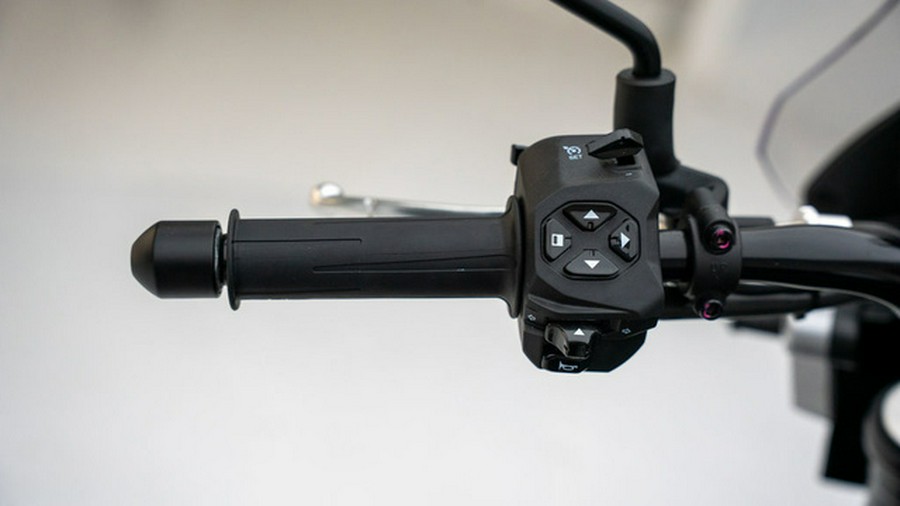 2025 Moto Guzzi V85 Strada