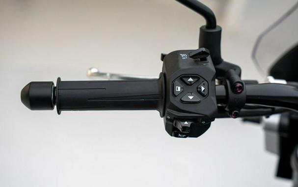 2025 Moto Guzzi V85 Strada