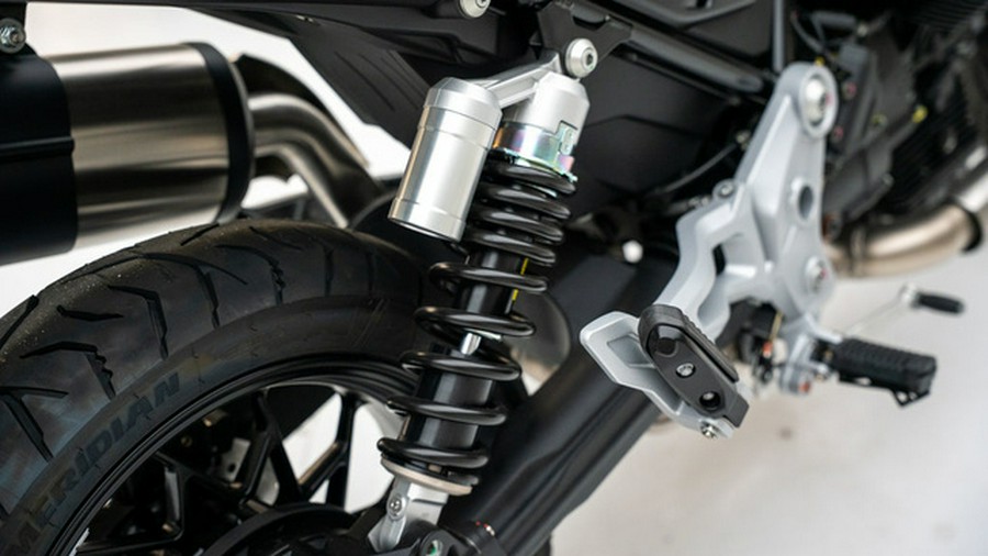 2025 Moto Guzzi V85 Strada