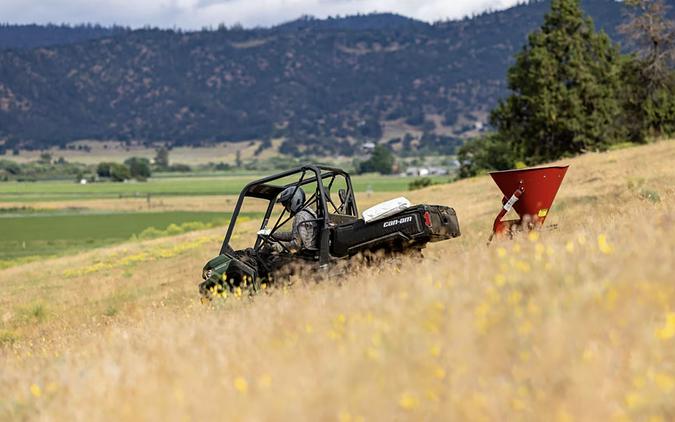 2025 Can-Am Defender HD7