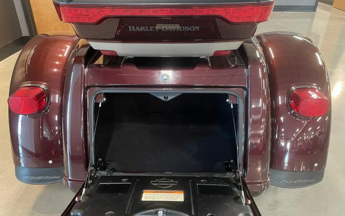 2018 Harley-Davidson® Tri Glide® Ultra Twisted Cherry/Silver Fortune