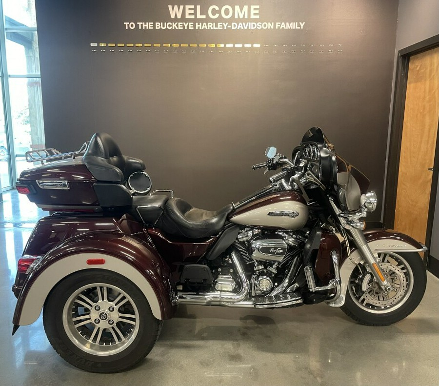 2018 Harley-Davidson® Tri Glide® Ultra Twisted Cherry/Silver Fortune