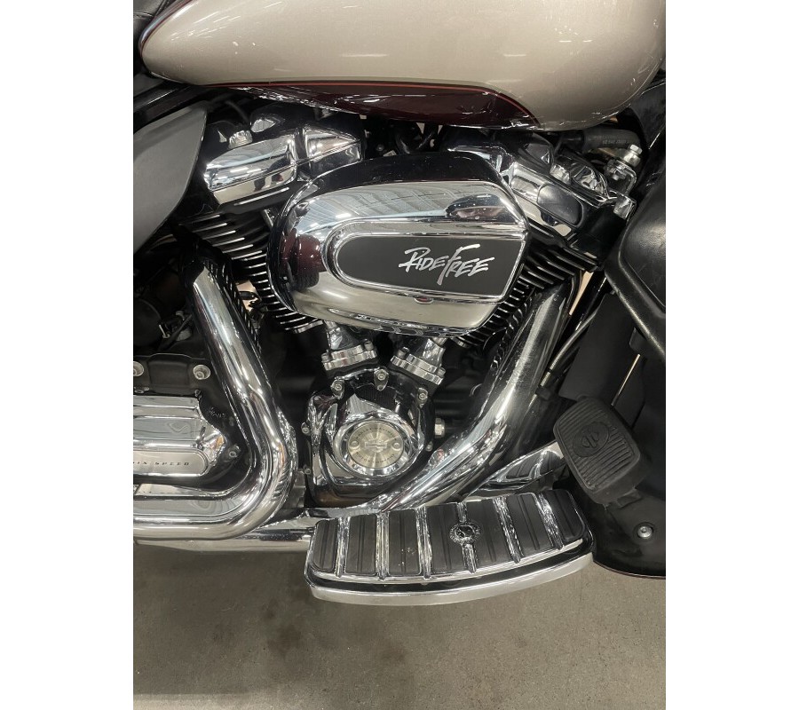 2018 Harley-Davidson® Tri Glide® Ultra Twisted Cherry/Silver Fortune