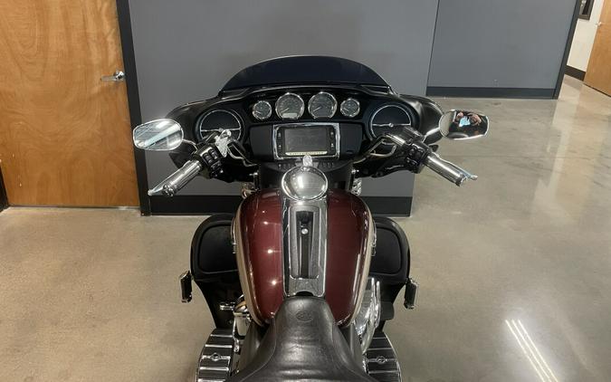 2018 Harley-Davidson® Tri Glide® Ultra Twisted Cherry/Silver Fortune