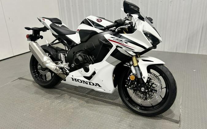 2026 Honda CBR1000RAT