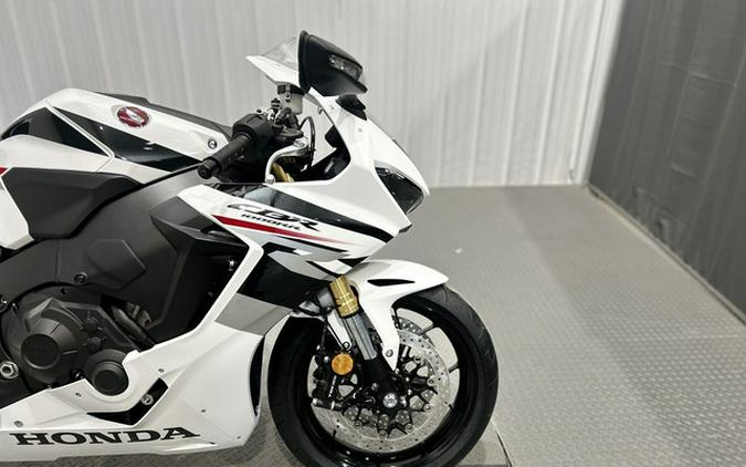 2026 Honda CBR1000RAT
