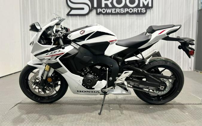 2026 Honda CBR1000RAT