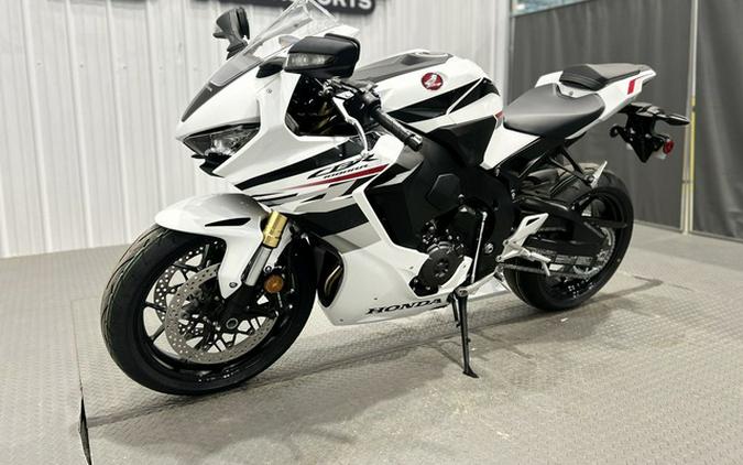 2026 Honda CBR1000RAT