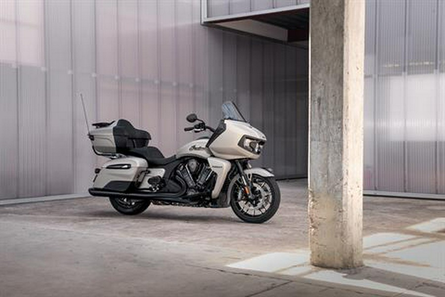 2022 Indian Motorcycle Pursuit® Dark Horse® with Premium Package