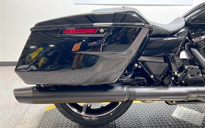 2024 Harley-Davidson Road Glide FLTRX VIVID BLACK & BLK TRIM.