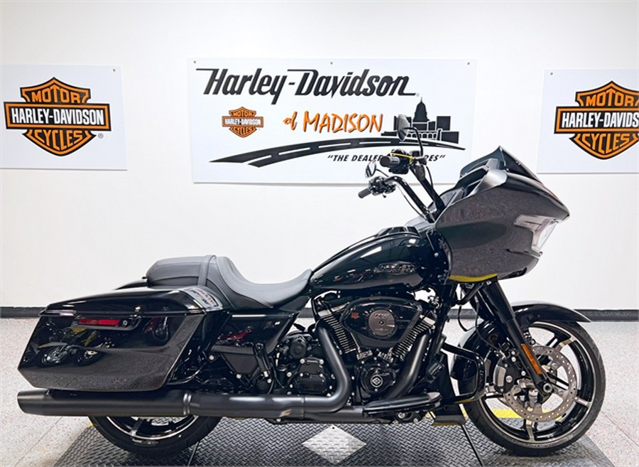 2024 Harley-Davidson Road Glide FLTRX VIVID BLACK & BLK TRIM.