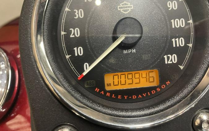 2016 Harley-Davidson® Street Bob® Velocity Red Sunglo