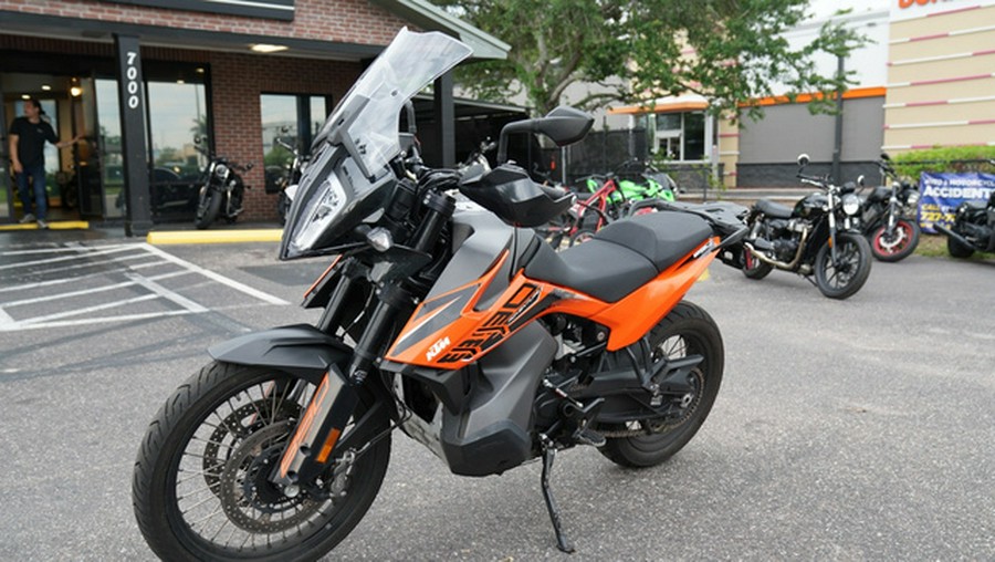 2022 KTM Adventure 890