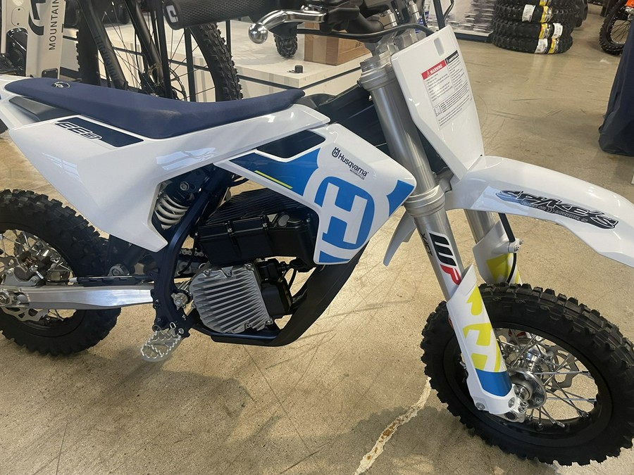 2023 Husqvarna Motorcycles EE 3