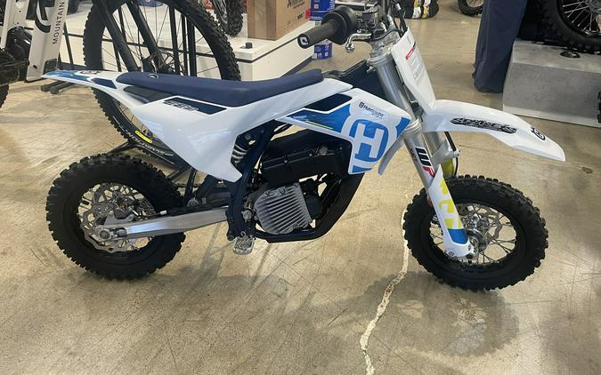 2023 Husqvarna Motorcycles EE 3