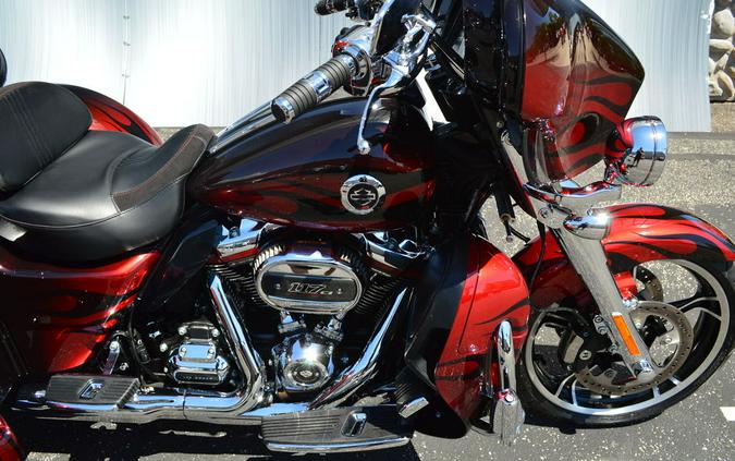2022 Harley-Davidson® FLHTCUTGSE - CVO™ Tri Glide®
