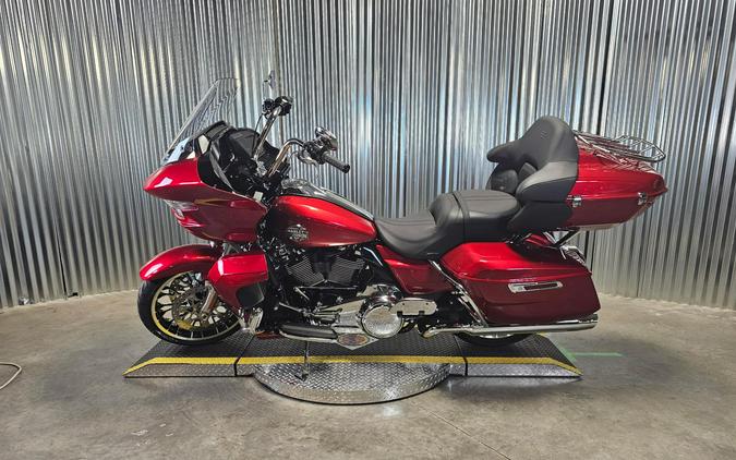 2026 Harley-Davidson Road Glide Limited BRILLIANT RED W/ PINSTRIPE